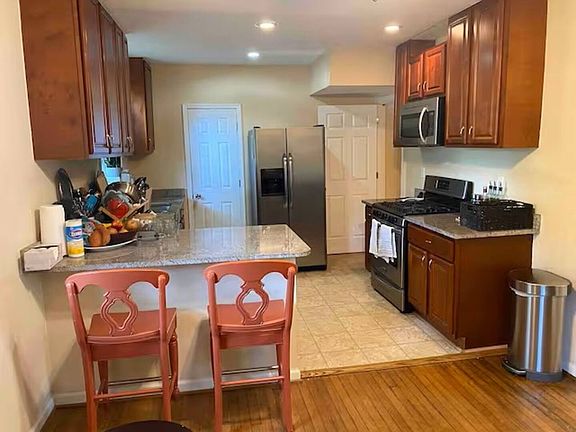 3rd image of 113 S Brook Ln