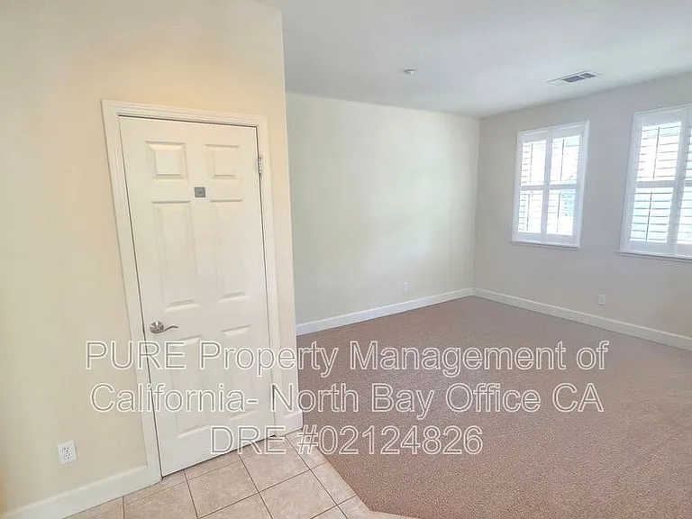 901 Colabianchi Ln — Photo 2