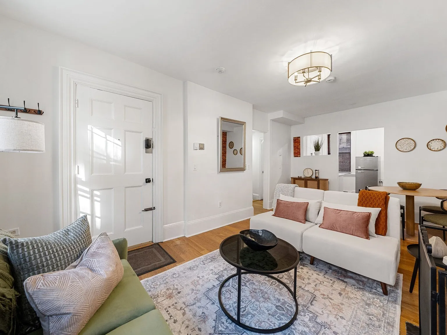 2 bed, 2.0 bath, 974 sqft, $4,990 — Photo 3
