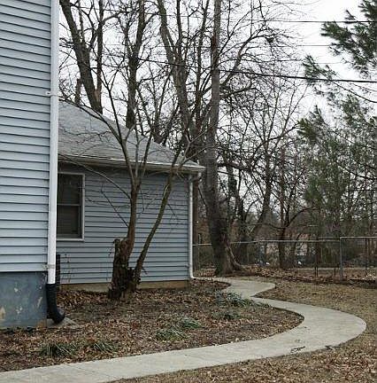 4th image of 8101 Ashton St