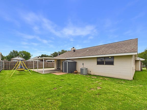 4th image of 129 Meadow Glen Dr