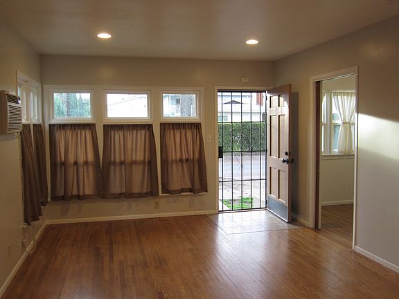4th image of 5548 Matilija Ave