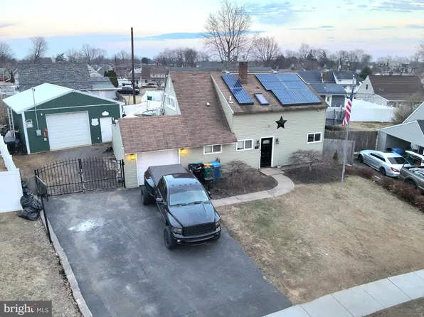 38 Ivy Hill Rd, Levittown, PA 19057