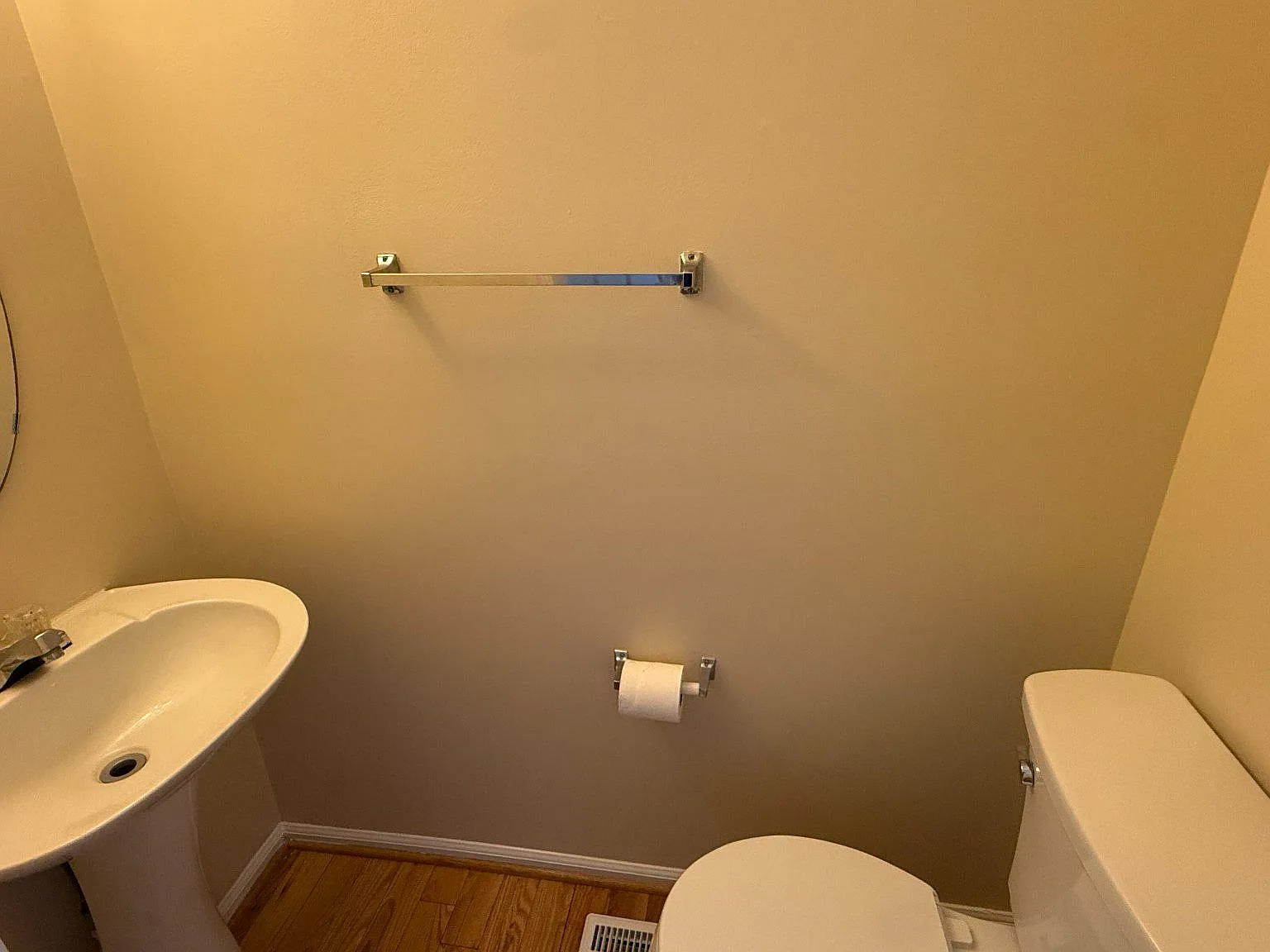 3 bed, 4.0 bath, 1572 sqft, $2,300 — Photo 3