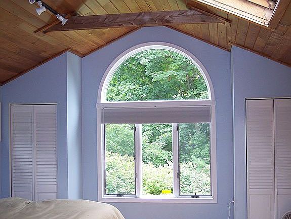 Master Suite w/Cathedral Ceiling 