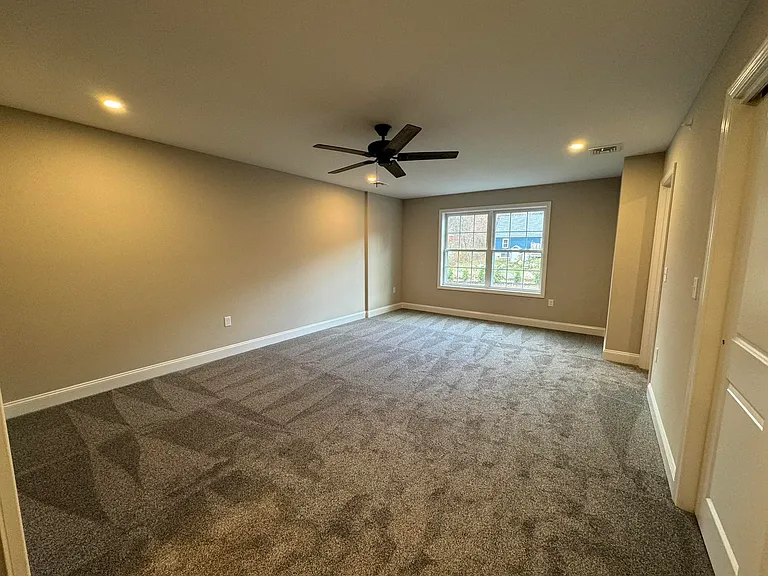 108 Mammoth Rd #B — Photo 11