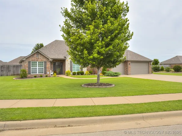 330 Parkhill Ln, Bartlesville, OK 74006