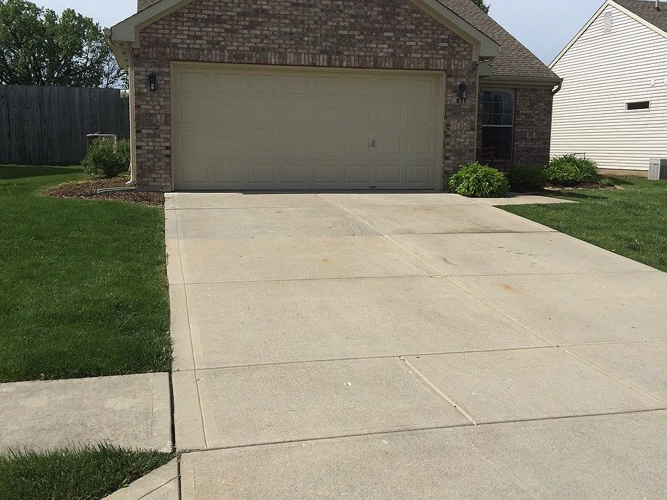2nd image of 671 Muirfield Dr