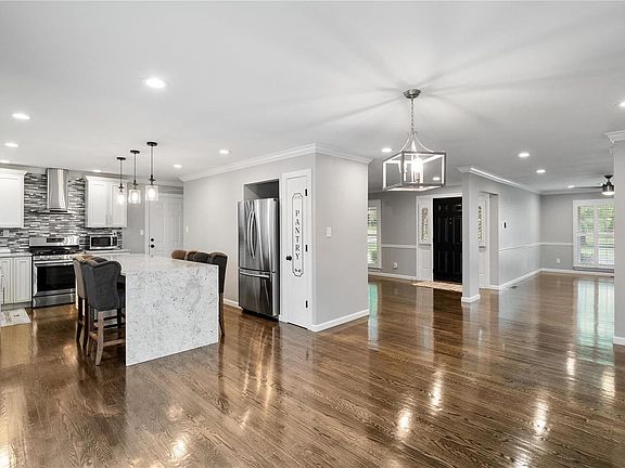 5th image of 1415 Orchard Lakes Dr