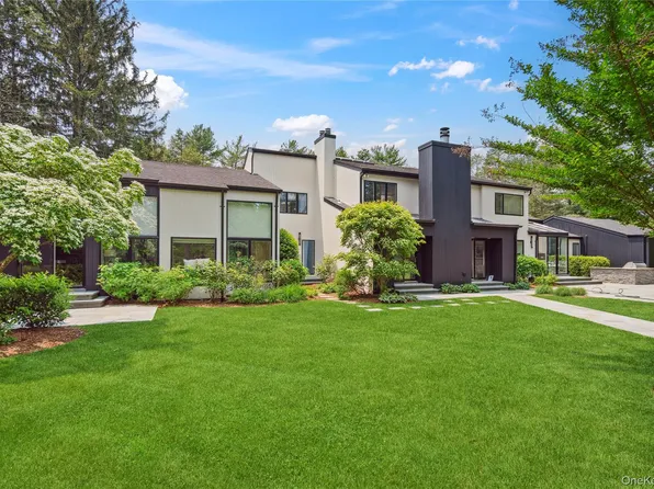 295 Foxhunt Crescent, Syosset, NY 11791