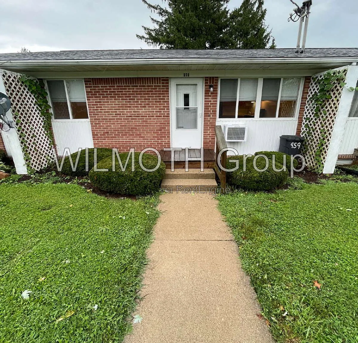 2 bed, 1.0 bath, 952 sqft, $1,200 — Photo 1