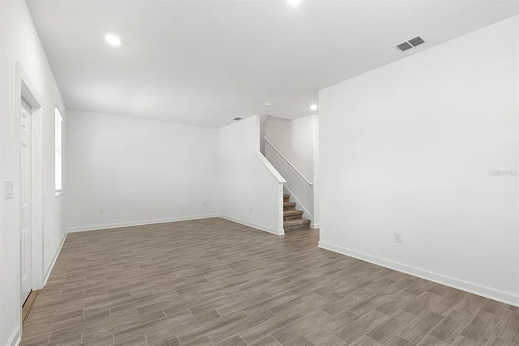 3 bed, 2.5 bath, 1755 sqft, $2,400 — Photo 3