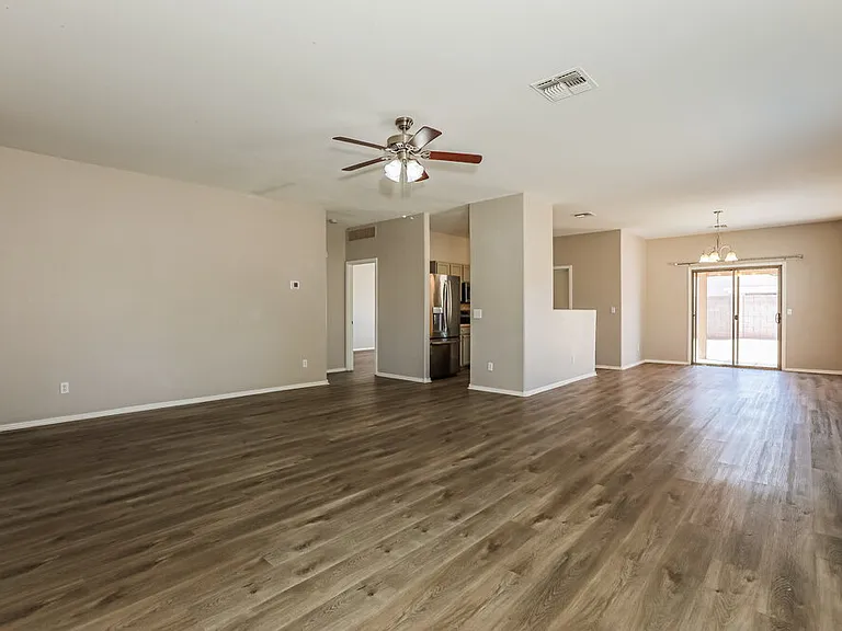1733 E Silversmith Trl — Photo 3