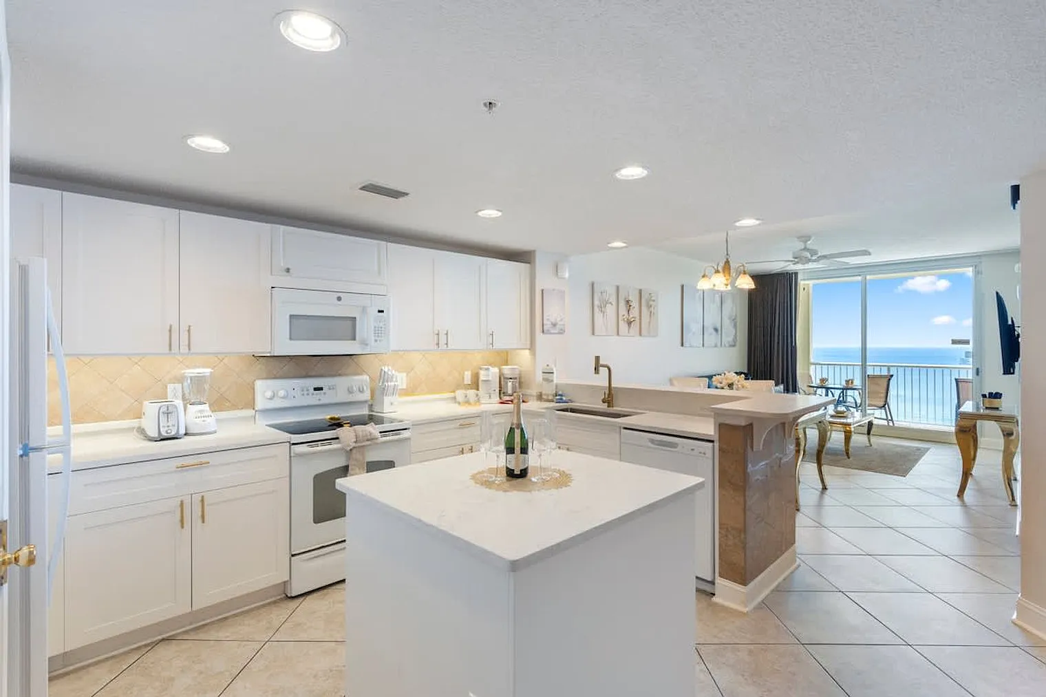 3 bed, 2.0 bath, 1194 sqft, $2,463 — Photo 2