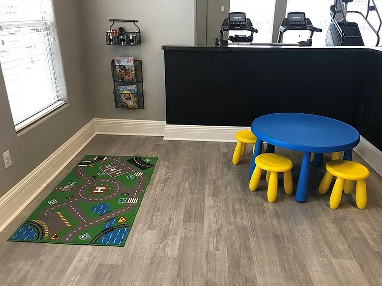 Regatta Apartments — Photo 18