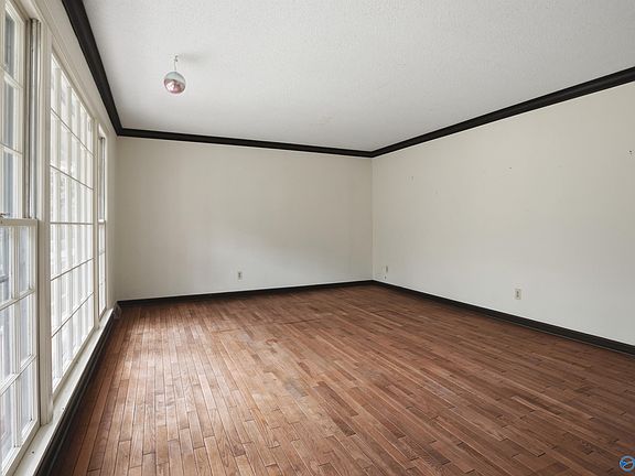 4th image of 518 Cleermont Dr SE