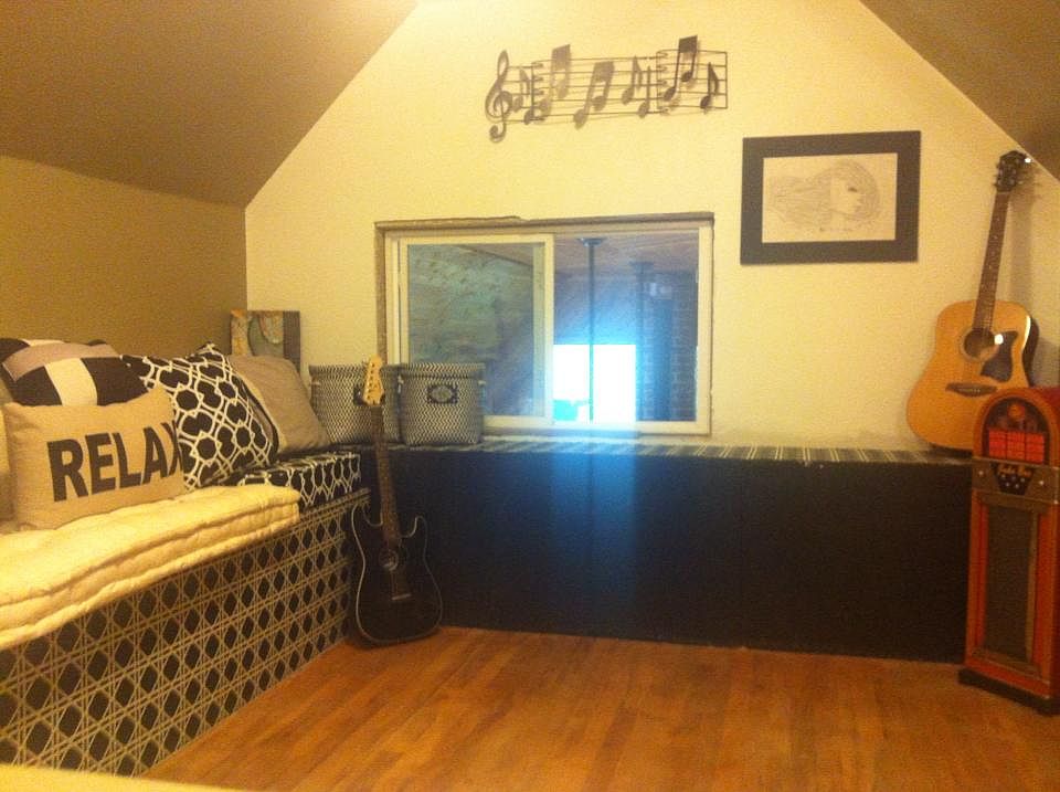 "hang out area upstairs between two upstairs bedrooms/benches have storage