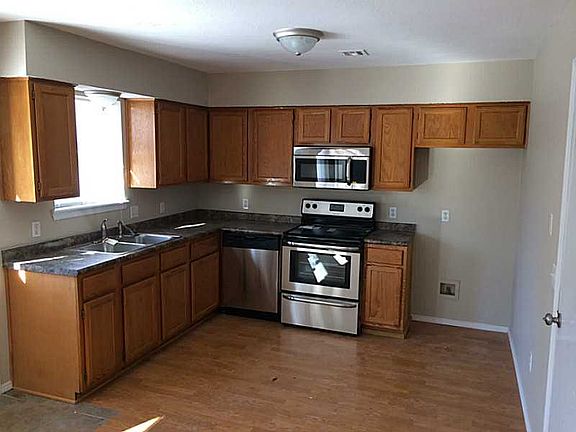5th image of 8 Katie Ct