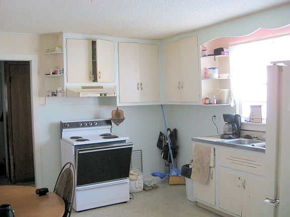 3rd image of 408 E Hinman