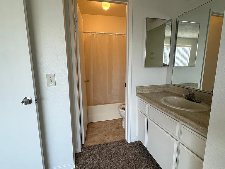 224 E Dexter St #13 — Photo 10