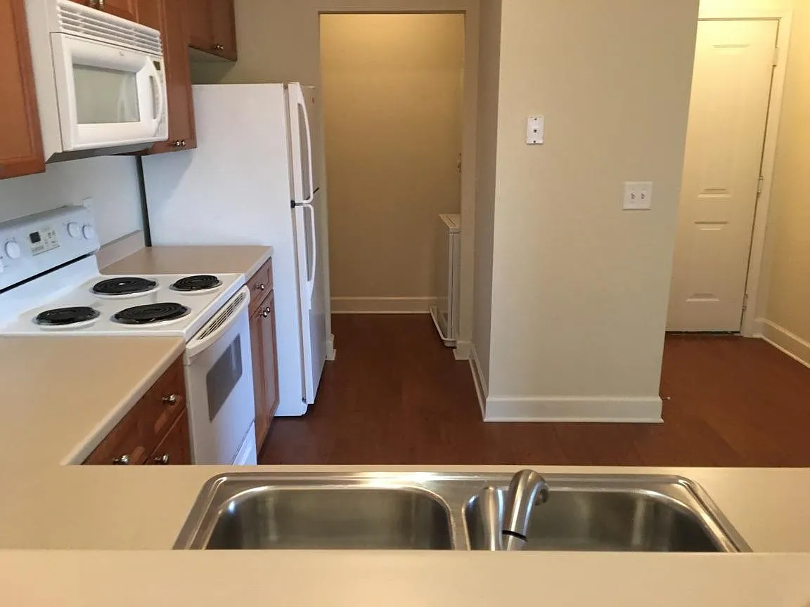 2 bed, 2.0 bath, 1162 sqft, $1,690 — Photo 4