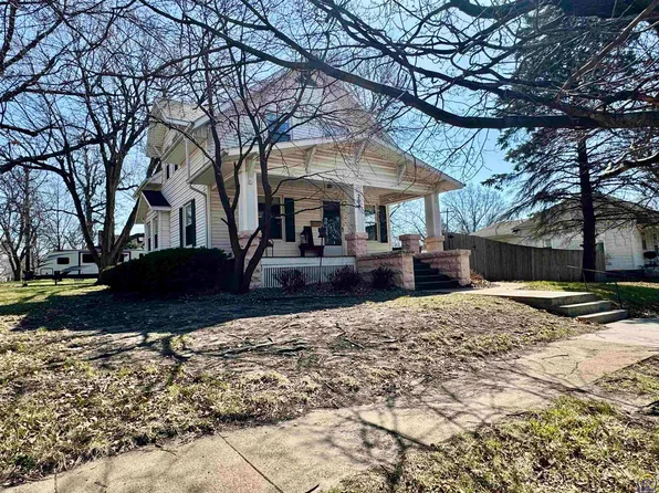 204 S 4th St, Sabetha, KS 66534