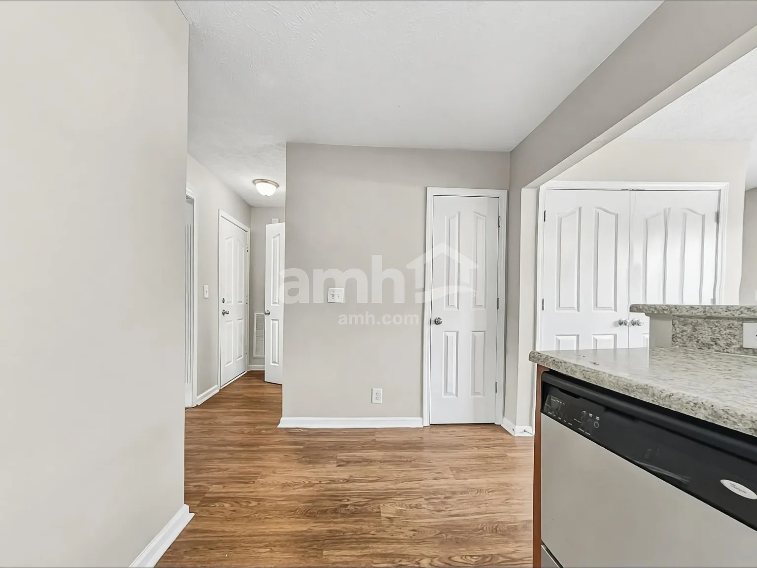 3 bed, 2.5 bath, 2416 sqft, $2,350 — Photo 4