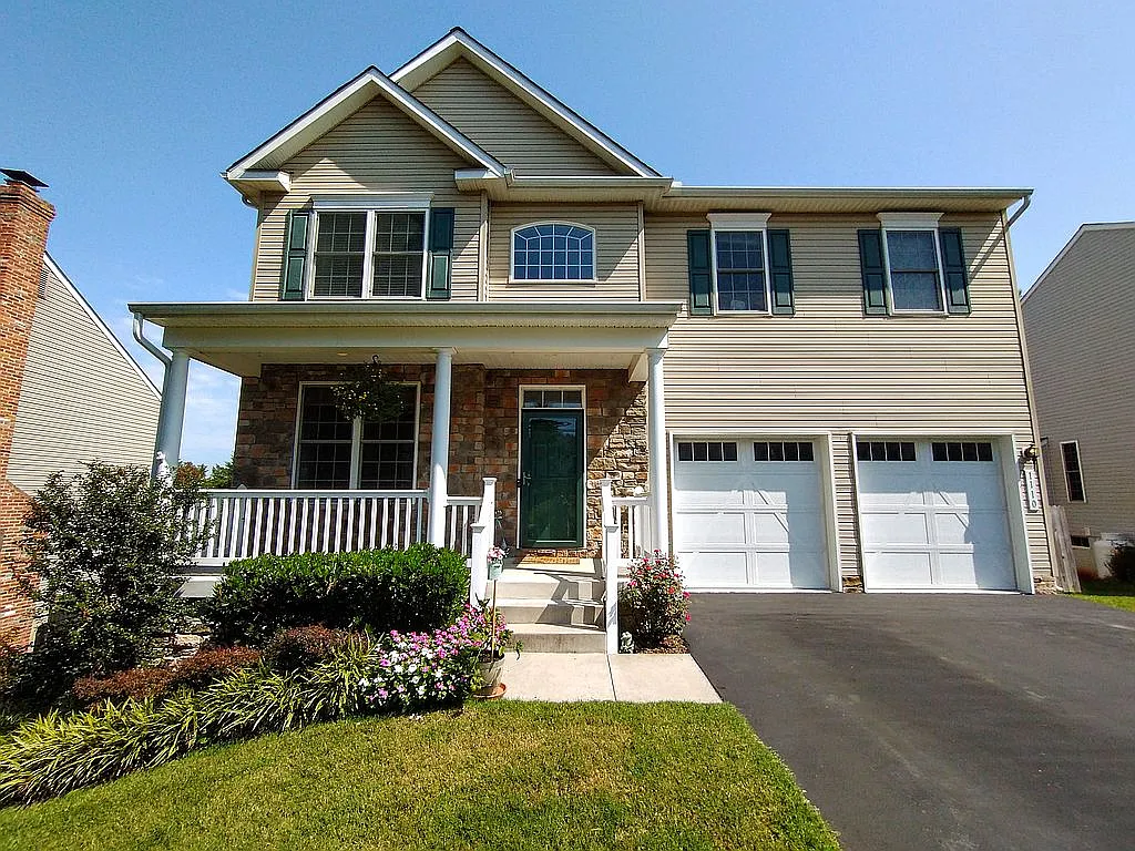 1110 Crestview Dr photo 1