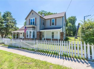 1002 S 3rd St, Rogers, AR 72756