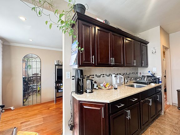 5th image of 28-16 45th St Unit 2