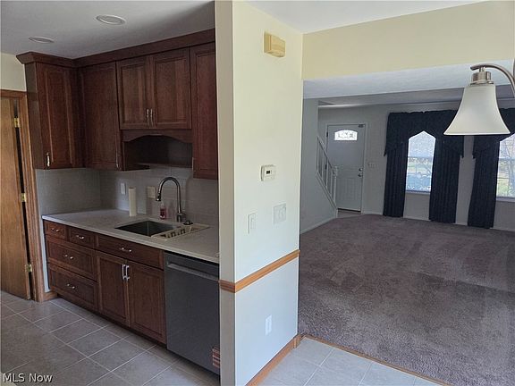4th image of 9842 Brittany Ct #E