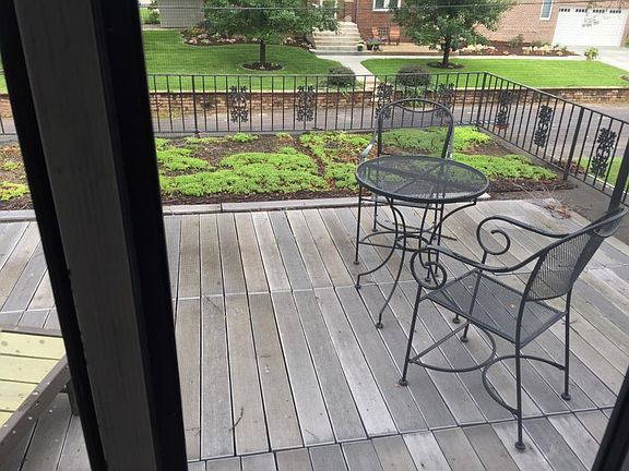 Rooftop deck, with green roof, private space