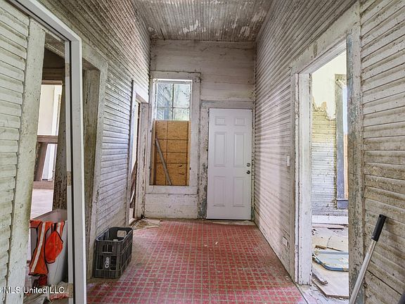 17th image of 530 Buschman St