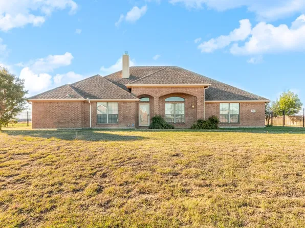 5501 Fogata Ln, Fort Worth, TX 76109