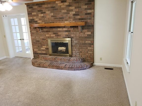 5th image of 718 Penn Ct