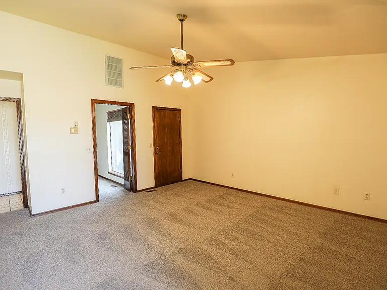 1321 Harding Ave — Photo 16