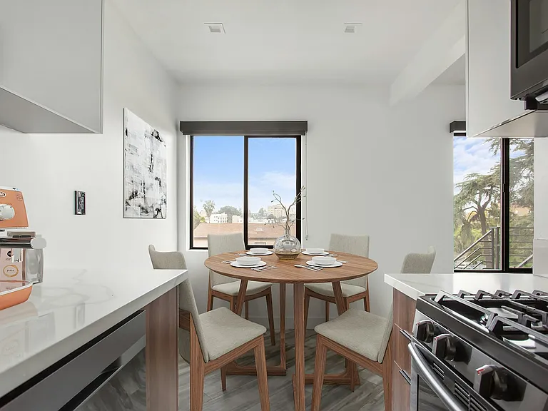 230 S Carondelet St #1 — Photo 4