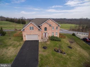 1935 Castlegreen Dr, Greencastle, PA 17225