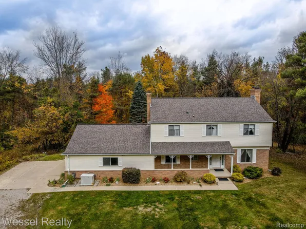 855 Townsend Rd, Leonard, MI 48367