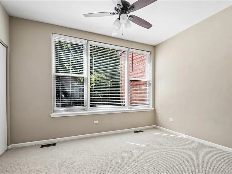 960 N Crosby St — Photo 10