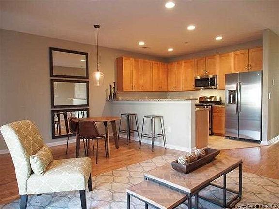 4th image of 607 Commons Ln #607