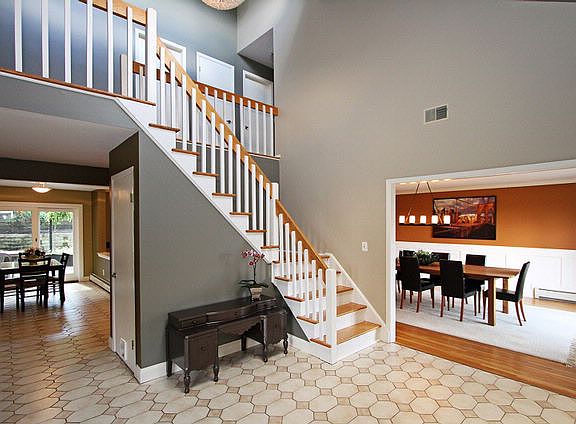 4th image of 17 Howell Dr