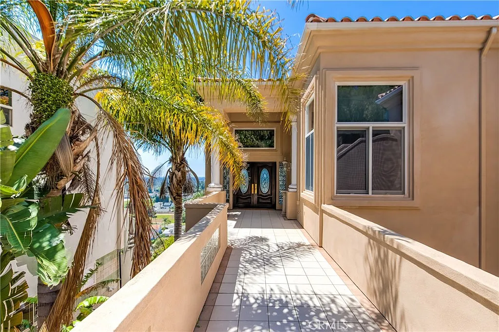 6 bed, 7200 sqft, $11,500 — Photo 1
