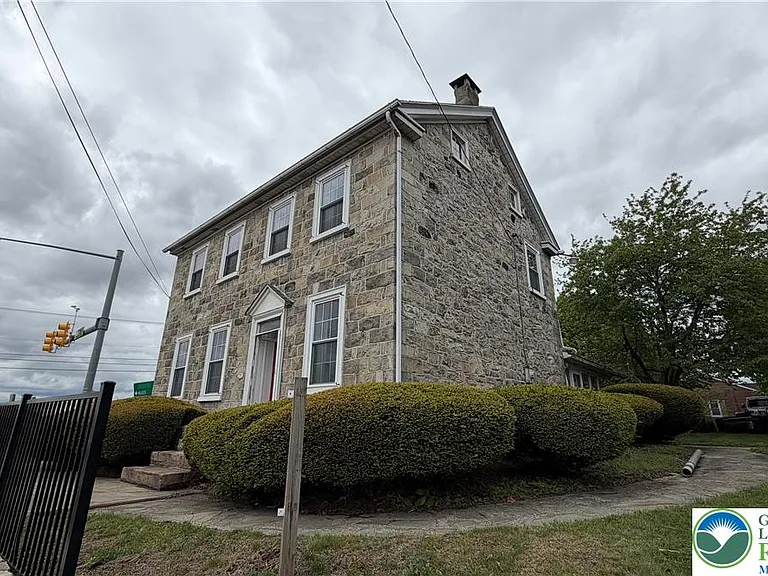 797 Main St — Photo 3