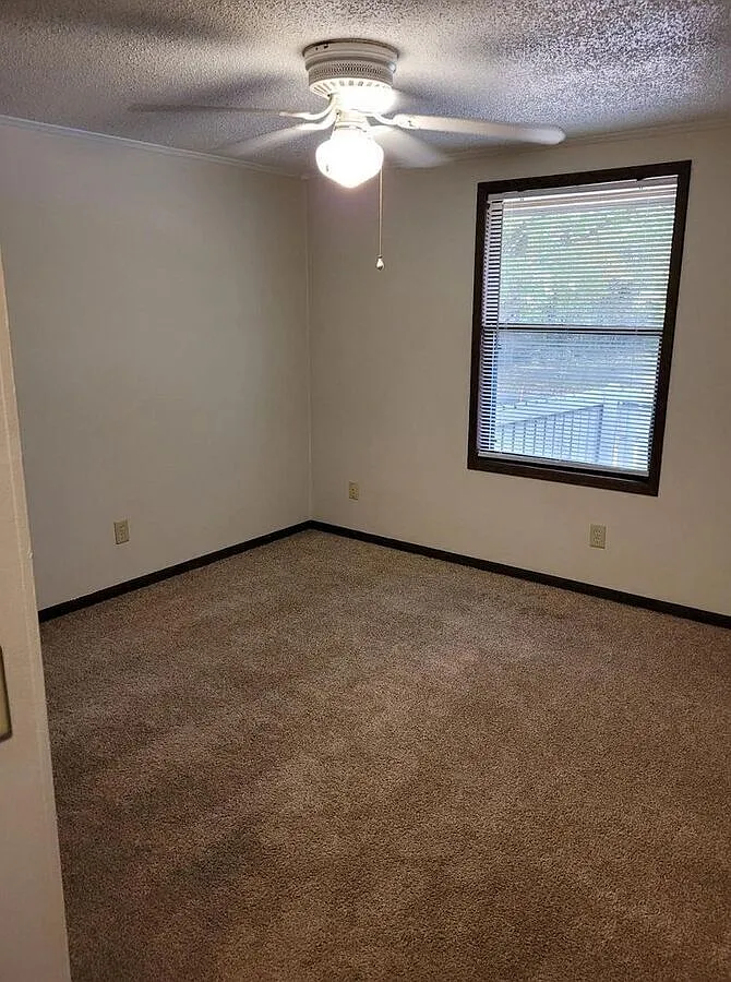 First floor 1 bedroom in a quiet, wooded area (more photos to come soon!) — Photo 2