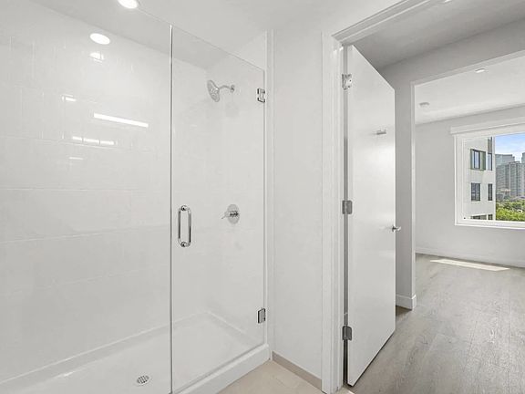 2nd image of 1600 W Grand Ave #2