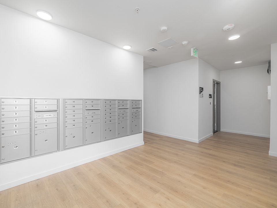 Building Photo 5