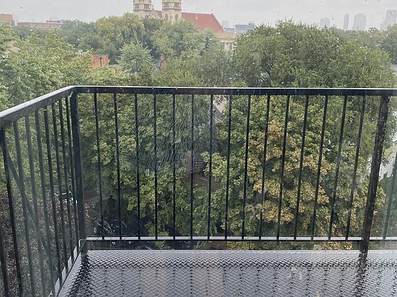 5th image of 2219 N Clybourn Ave #201