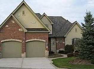 10 Forest Gate Cir, Oak Brook, IL 60523