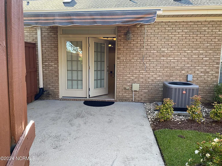411 Avenshire Ct — Photo 29